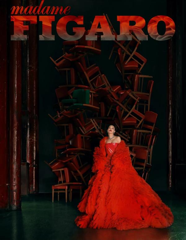 四大影后拍封面比美！鞏俐首亮相輸太慘，舒淇穿“玫瑰紅”美開掛