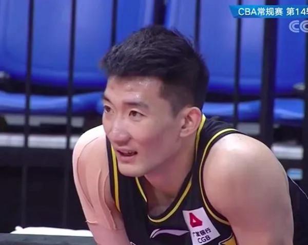 三訊息！遼籃球迷想換弗格，孫銘徽被罰出場，排名競爭激烈