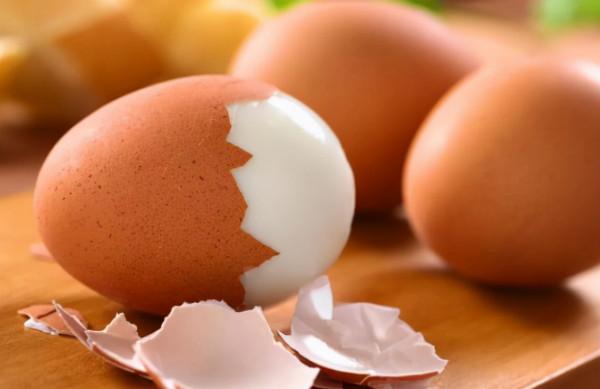 煮雞蛋時,不能只用清水!多加這2步,煮出的雞蛋又香又嫩好剝殼 煮雞蛋時,不能只用清水!多加這2步,煮出的雞蛋又香又嫩好剝殼