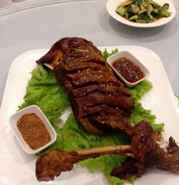 北京的蒙古餐廳，帶您感受一下大口吃肉，大口喝酒的快感