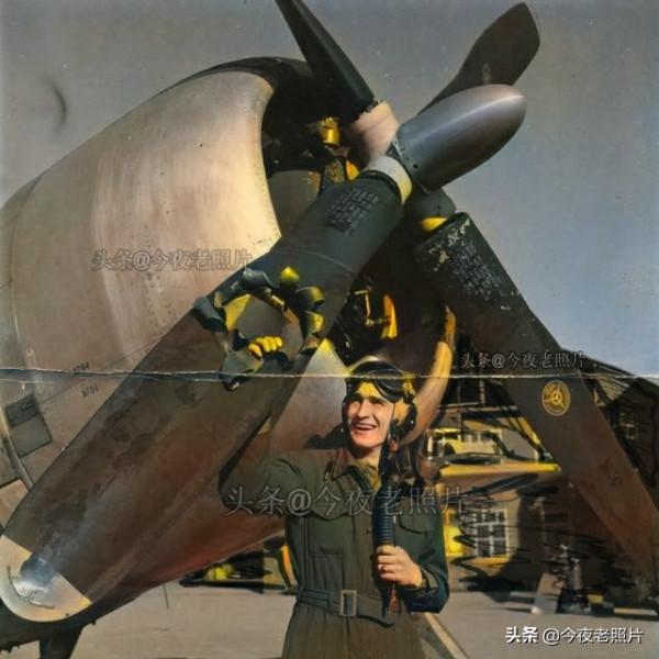 19張顛覆認知的老照片，50名軍官看著希特勒挖土，日本人瞬間氣化