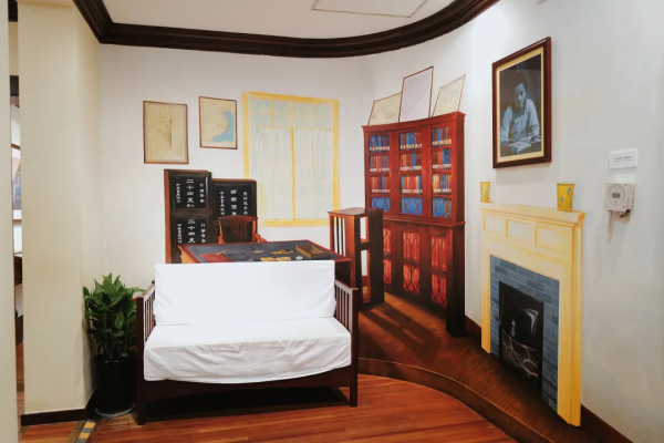 這輛“百年限定”的紅色巴士，今年特別值得坐上一坐