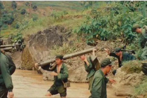 越戰18歲新兵，入伍52天連炸越軍3個碉堡，驚動軍區獲一等功