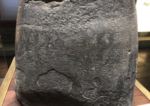 傳承千年的陳倉石鼓：我國九大鎮國之寶之一，曾被認為是天降神物