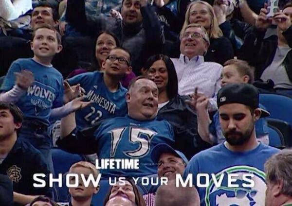 為什麼胖大叔帶兒子跳舞,能夠感動“狼王”加內特和全場球迷? 為什麼胖大叔帶兒子跳舞,能夠感動“狼王”加內特和全場球迷?