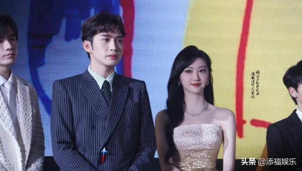 芭莎夜大合影：baby成指向標，張彬彬景甜太甜，王源站位很有教養