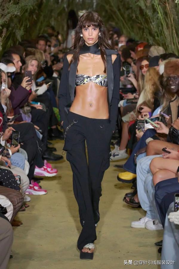 穿搭 | 2022春夏系列中的極低腰裙和褲