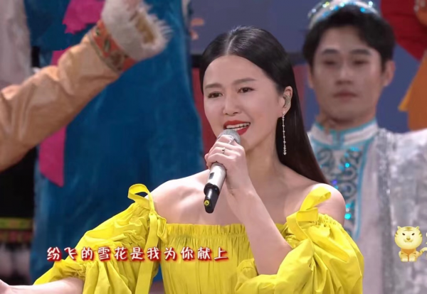 春晚奇葩出圈合集：馬凡舒的敬酒服，張小斐的妝發，譚維維的遮瑕