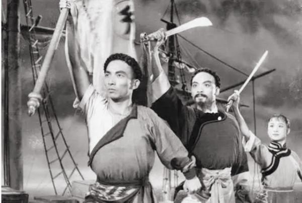 司令員說:你不是說刀槍不入嗎?我們試一試!他回答:開槍吧 司令員說:你不是說刀槍不入嗎?我們試一試!他回答:開槍吧