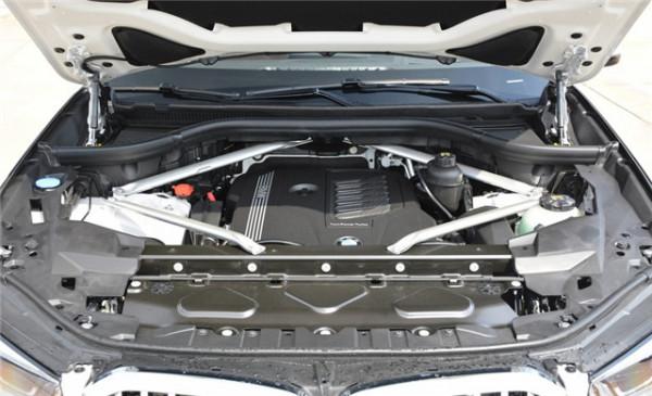 寶馬X5售69.99萬元起，外觀霸氣，配2.0T和3.0T發動機，操控出色