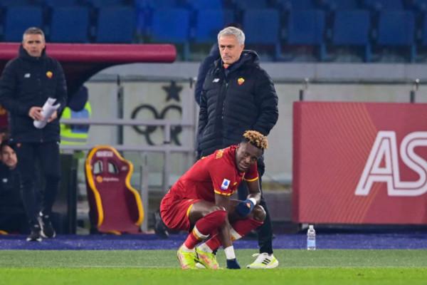 穆里尼奧用雙後腰等於自殺，建隊就是要不斷地試錯，冬窗必須補強