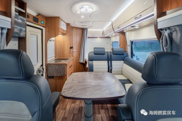 朗宸T型房車，環形沙發大客廳+縱置大床、更適合多人旅行商務洽談