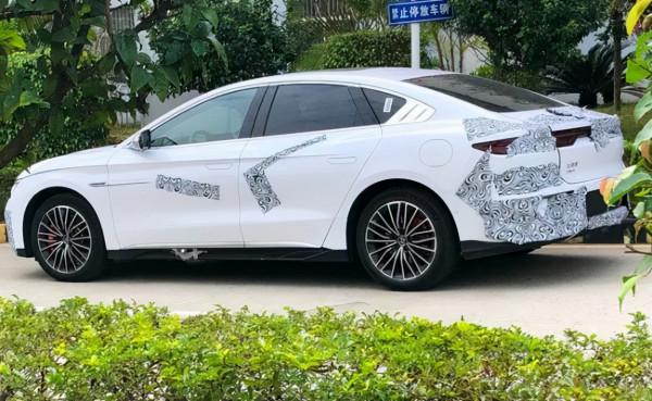 特斯拉被訴侵犯名譽權案開庭；華為首款鴻蒙汽車來了｜每週撩車