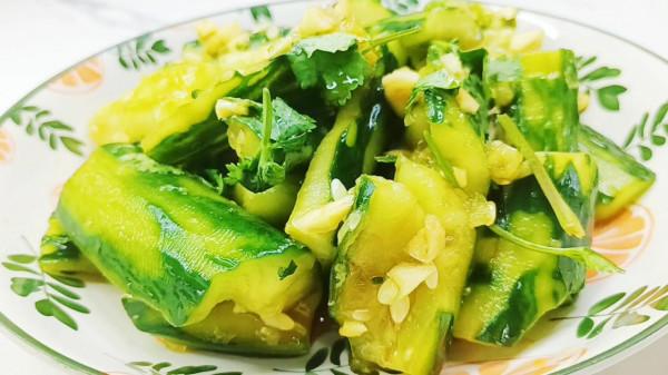 涼拌青瓜這樣做好吃得停不下來,看我這麼做 涼拌青瓜這樣做好吃得停不下來,看我這麼做