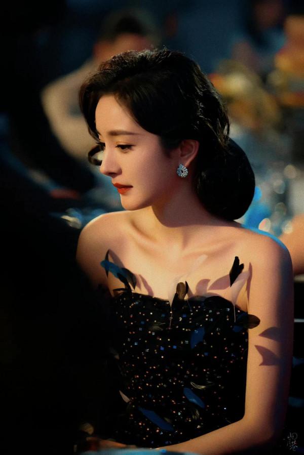 楊冪芭莎慈善夜兩套禮服