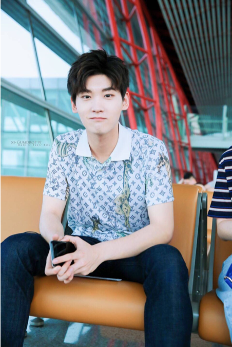 賈乃亮旗下小生又有新戀情?新女友似景甜,還指使男友助理幫拍照 賈乃亮旗下小生又有新戀情?新女友似景甜,還指使男友助理幫拍照