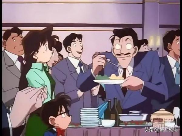 名偵探柯南:當別人在認真聽演講的時候,小五郎卻在認真地吃 名偵探柯南:當別人在認真聽演講的時候,小五郎卻在認真地吃