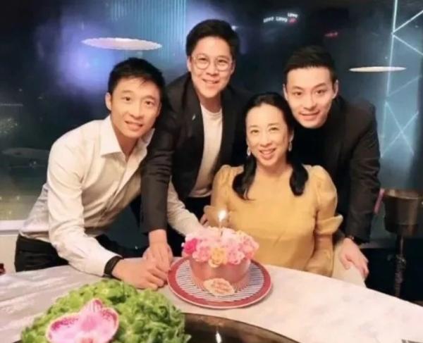 朱玲玲：一婚嫁豪門霍家，50歲二婚再嫁富豪，3個兒子是她的底氣