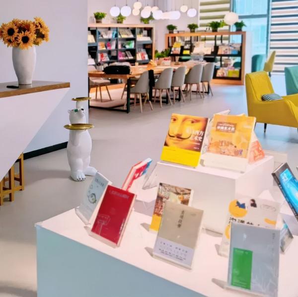 感受秋日讀書氣，打卡溫暖的書店