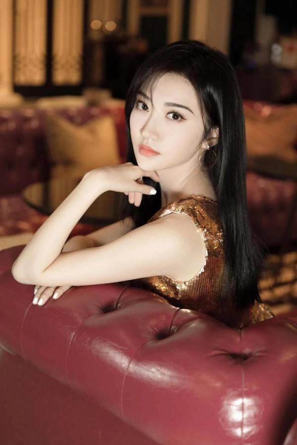 景甜金屬感拼接長裙 景甜金屬感拼接長裙