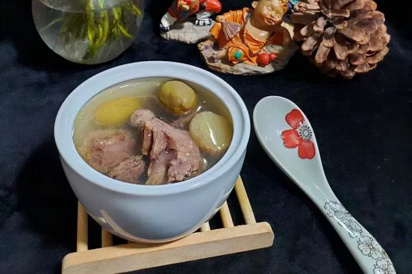 失眠多夢易心慌?巧煮安神老鴨湯,滋陰補虛又助眠 失眠多夢易心慌?巧煮安神老鴨湯,滋陰補虛又助眠