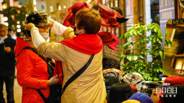 婺源高鐵站再現穿越快閃，驚豔遊客，嗨翻全場