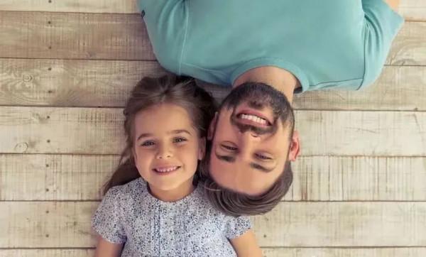 優秀的孩子後面,都站著有鈍感力的父母 優秀的孩子後面,都站著有鈍感力的父母