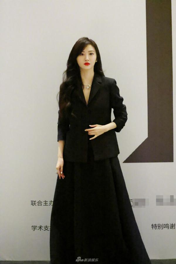 眾星亮相T風格論壇 景甜張靚穎黑西裝比美
