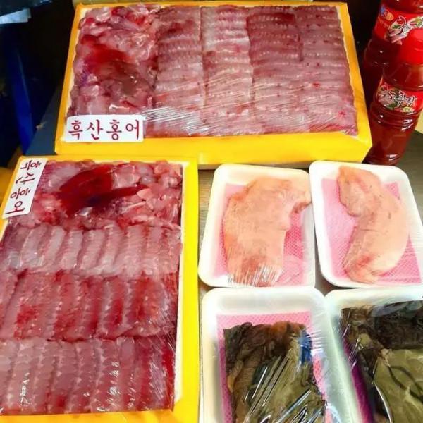 在韓國,洪魚膾是怎麼做到比鯡魚罐頭還臭的? 在韓國,洪魚膾是怎麼做到比鯡魚罐頭還臭的?