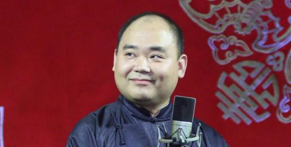 “步步血淚”郭德綱：馬季葬禮穿貂皮被罵，三次進京都經歷了什麼