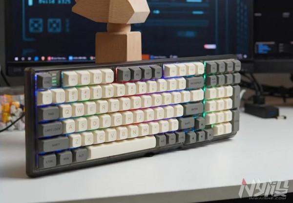 Darmoshark K7 Pro三模無線機械鍵盤體驗