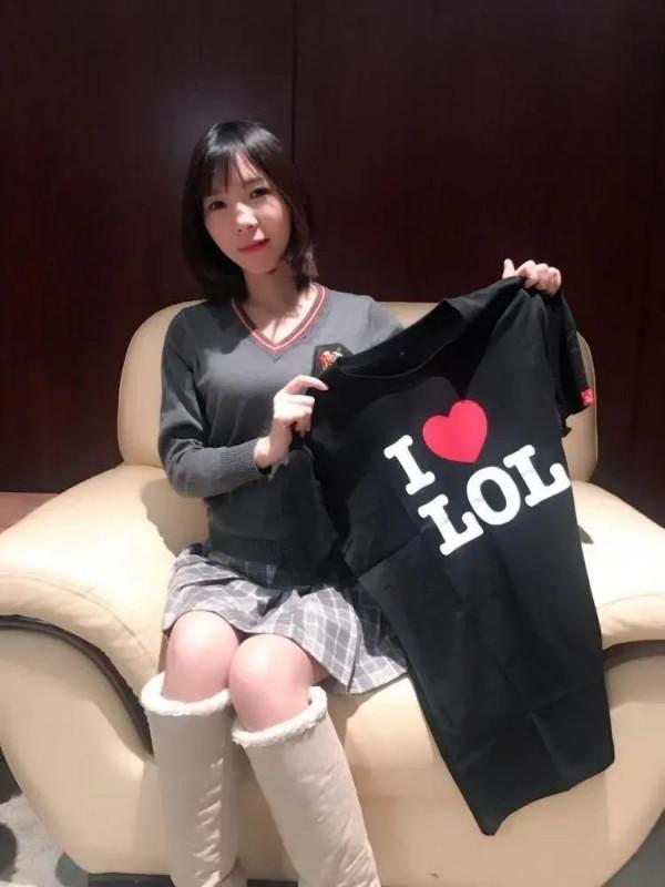 王思聰34歲生日派對照片曝光，網友嘲諷：為數不多保養很差的富人