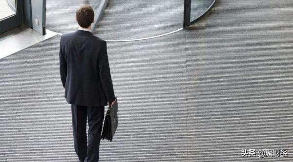 35歲遇“中年危機”！失業後，除了送外賣和跑滴滴，還能做什麼？