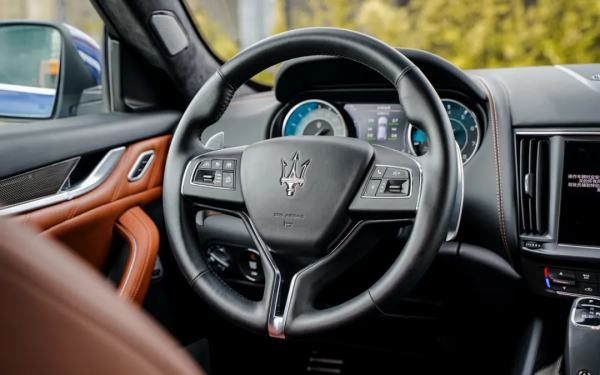 3.0T+8AT,回頭率200%的“效能猛獸”卻擁有雙重性格 3.0T+8AT,回頭率200%的“效能猛獸”卻擁有雙重性格