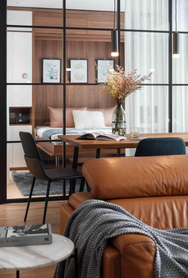 面對大橫廳,思前想後還是決定不保留,中間封道玻璃門拆成2間房 面對大橫廳,思前想後還是決定不保留,中間封道玻璃門拆成2間房