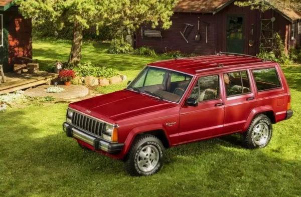 疑似北京汽車BJ60實車曝光,預計售價30萬內,造型與坦克500類似 疑似北京汽車BJ60實車曝光,預計售價30萬內,造型與坦克500類似