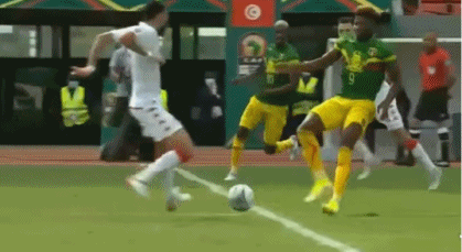 裁判長為非洲杯“昏哨”辯解：中暑讓他神志不清，賽後去了醫院