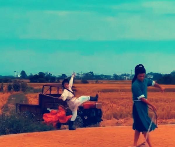 廣西：夫妻扮郭靖黃蓉幹農活，在橫店跑過龍套，夢想是拍部微電影