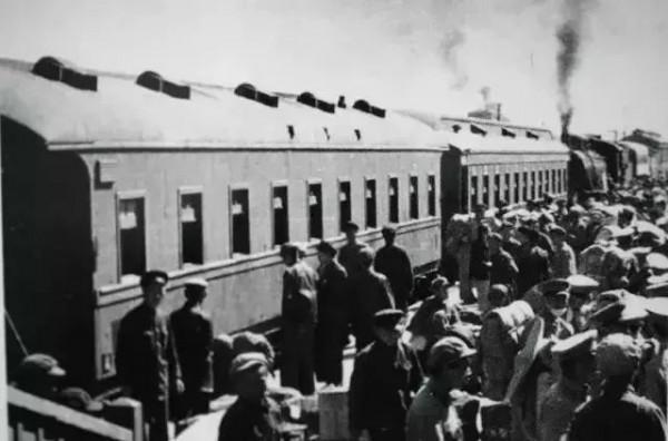 安徽老漢異鄉餵馬8年,直到中央派專車請走,村民才知其身份不簡單