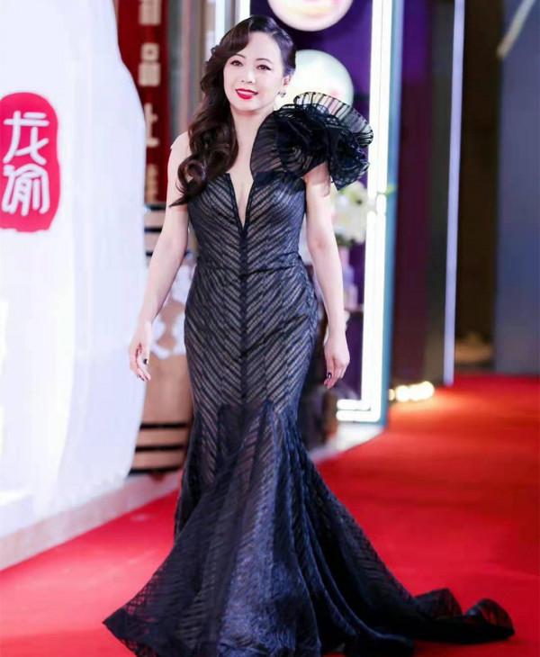 鳳凰網紅毯：奧運冠軍美過明星，李若彤瘦乾癟、袁冰妍撞臉趙麗穎