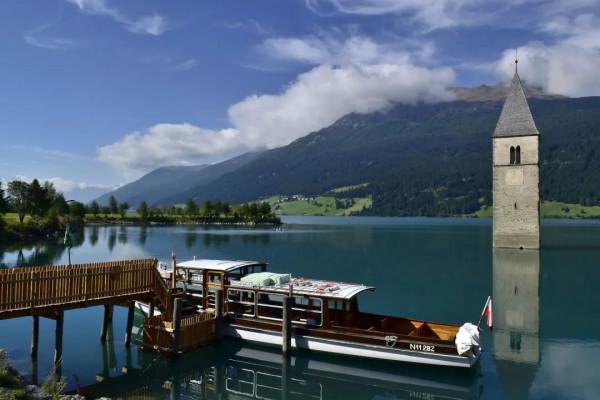 懸疑劇《水上鐘樓》的取景地 雷西亞湖中那孤獨鍾樓的前世今生