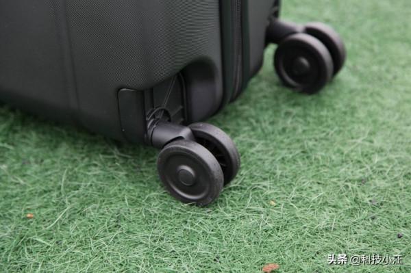 開學了，行李箱咋選？小米旅行箱又大又能裝，秉持小米一貫價效比