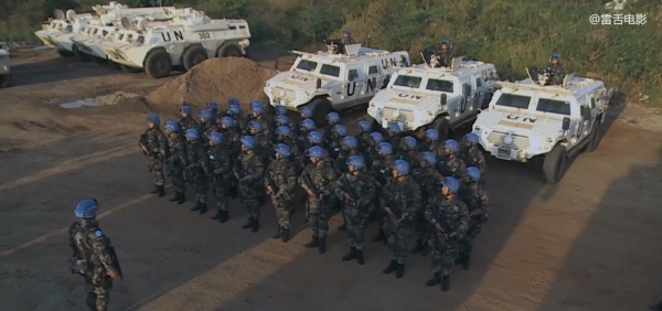 非洲難民打群架,中國維和部隊趕到,兩招把他們制服!紀錄片 非洲難民打群架,中國維和部隊趕到,兩招把他們制服!紀錄片