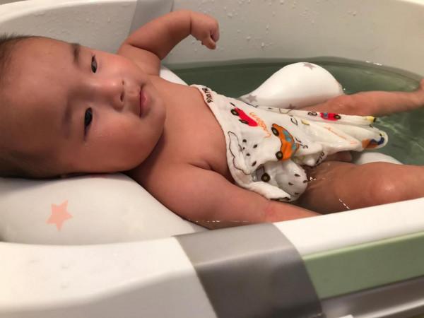 寶寶洗澡啦 寶寶洗澡啦