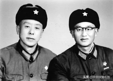 油畫作品《百萬雄師下江南》