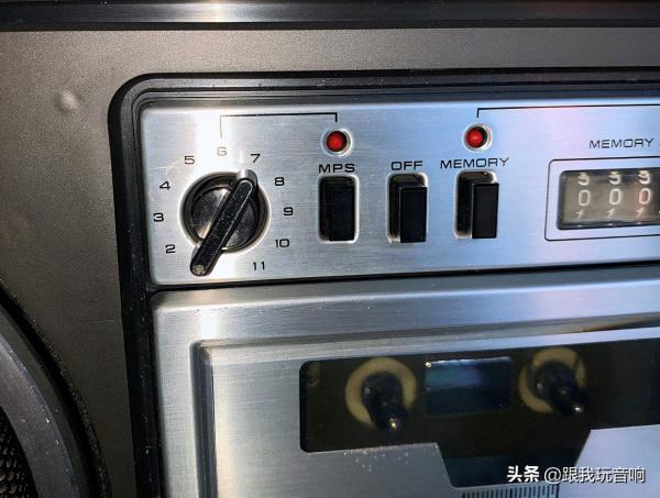 80年代 日本松下推出了一款漂亮的RS-4360行動式收錄機