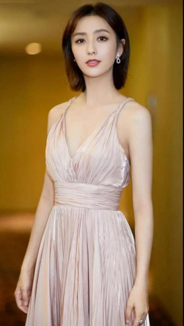 佟麗婭驚豔寫真集