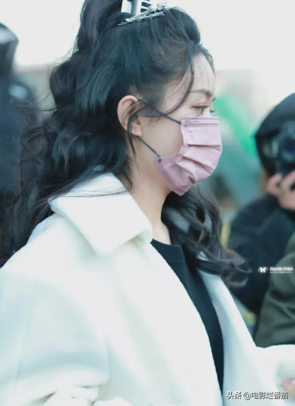 春晚第三次聯排：趙麗穎美目顧盼，毛曉彤虎紋吸睛，宋茜皮衣颯氣