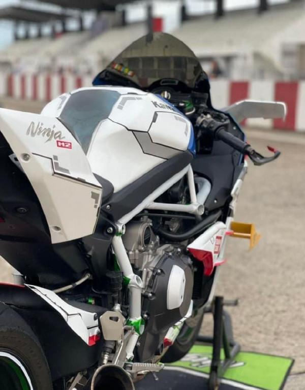 RX-78-2高達配色川崎NinjaH2痛車 ​​​​ RX-78-2高達配色川崎NinjaH2痛車 ​​​​