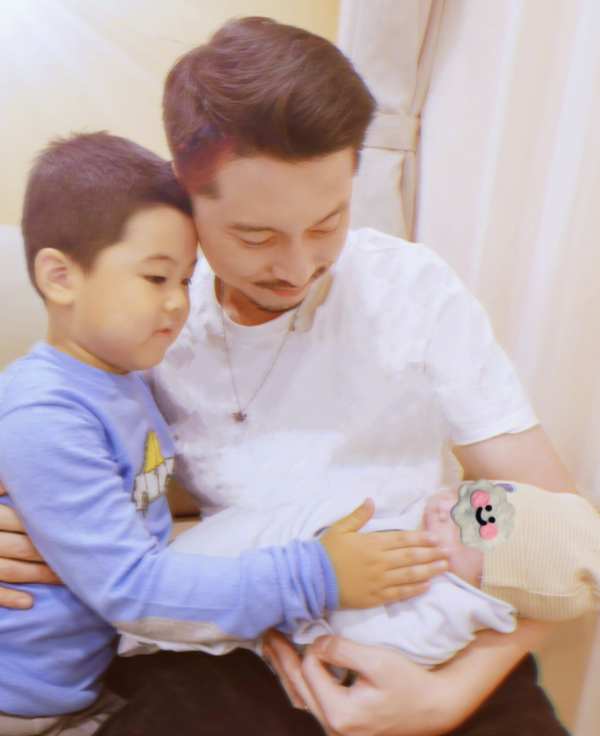 12月已有6位星二代降生，4個二胎寶寶都是男孩，個個含著金鑰匙